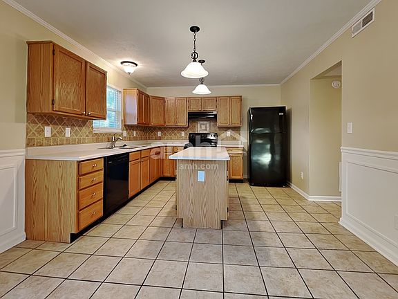 3rd image of 10201 Stillwell Dr