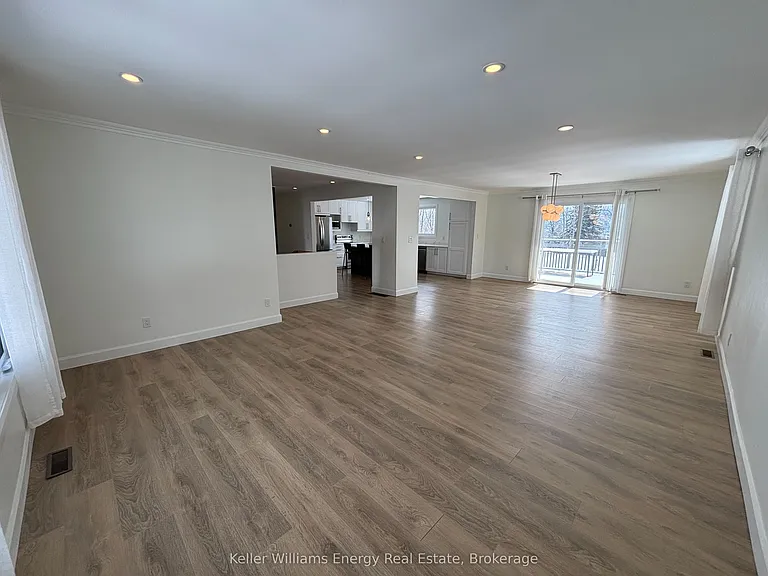 497 Wellington Main St — Photo 16