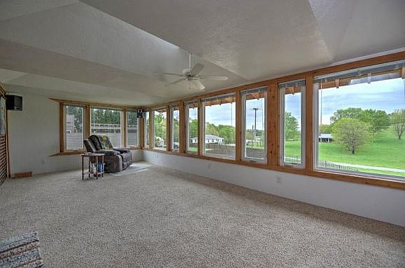 5th image of 209 Fox Chase Dr