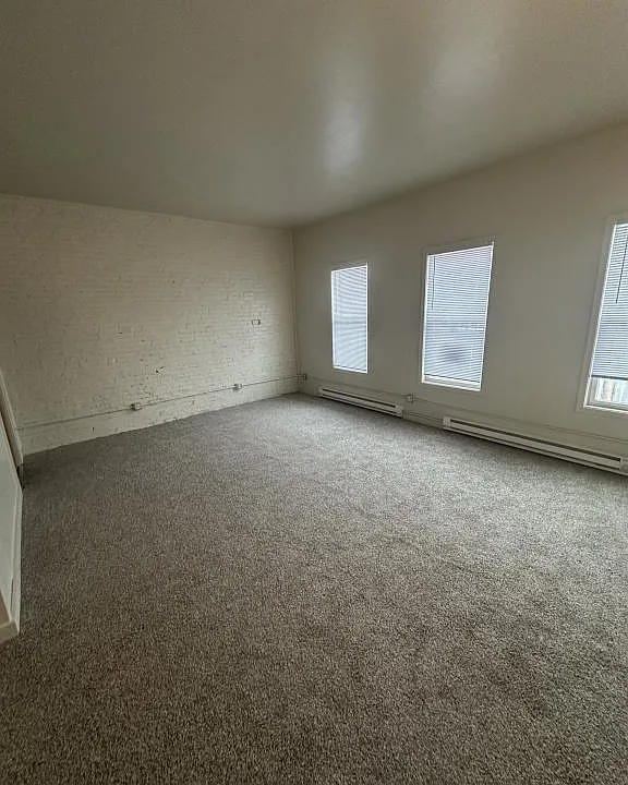 110 1/2 S Main St #3