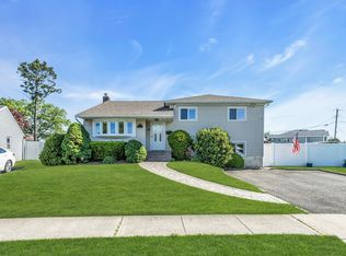 57 Amherst Lane Showings Stra #5/20, Hicksville, NY 11801