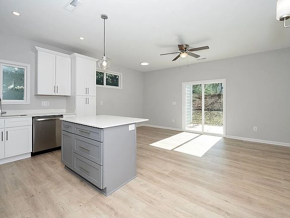 5th image of 451 Longfellow St Unit 1
