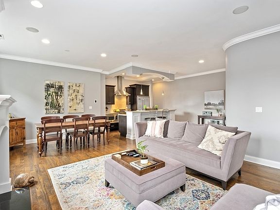 5th image of 1952 W Cuyler Ave APT 202