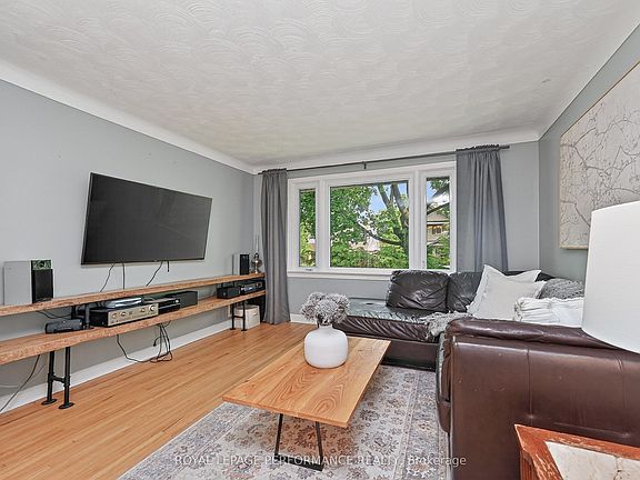 4th image of 140 Begonia Ave