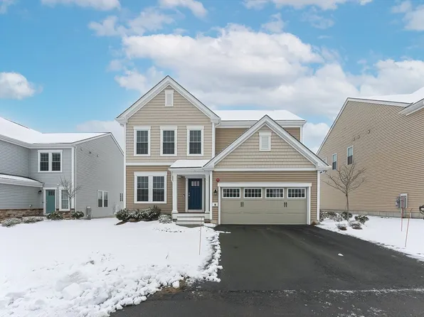 18 Magnolia Dr, Hopkinton, MA 01748