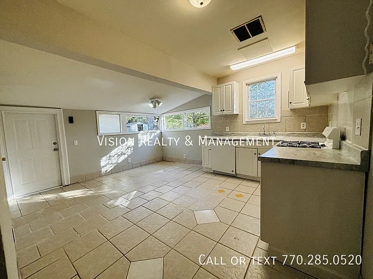 302 Mandeville Ave — Photo 5