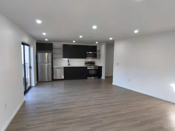 556A Market St, Newark, NJ