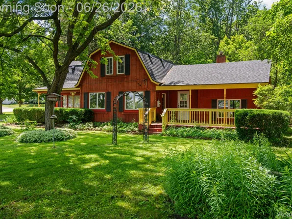 514 Lake St, Howell, MI 48843