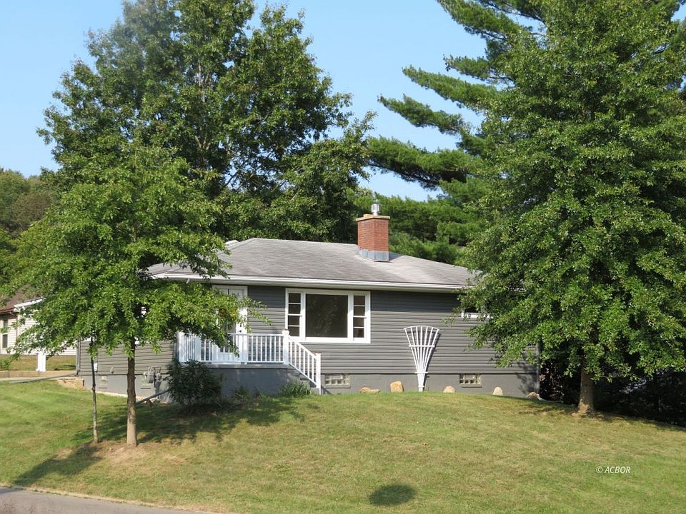 1st image of 12 Pine Grove Dr