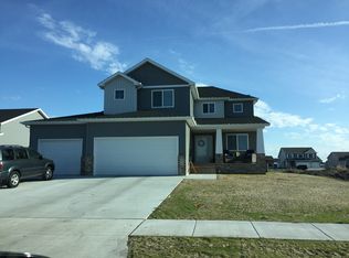 6053 Autumn Dr S, Fargo, ND 58104