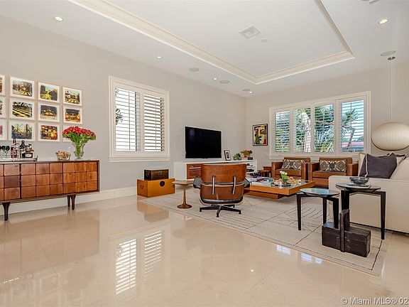 3rd image of 4815 University Dr #4815