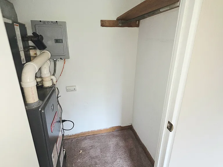 111 Pine Dr #10 — Photo 24