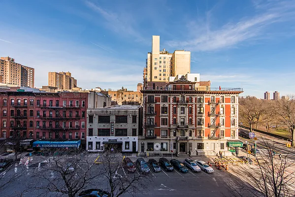 Sold by Douglas Elliman | media 15