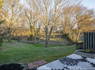 1064 Lakefront Dr, Lexington, KY 40517
