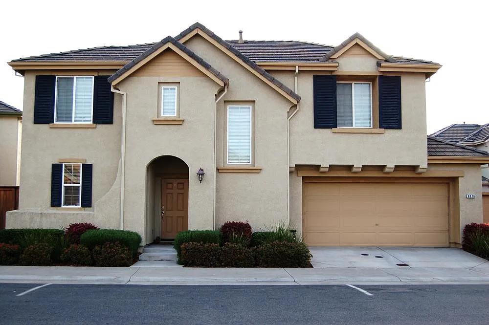 9076 Cortina Cir photo 1