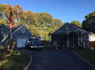 85 Sheldon St, Central Islip, NY 11722