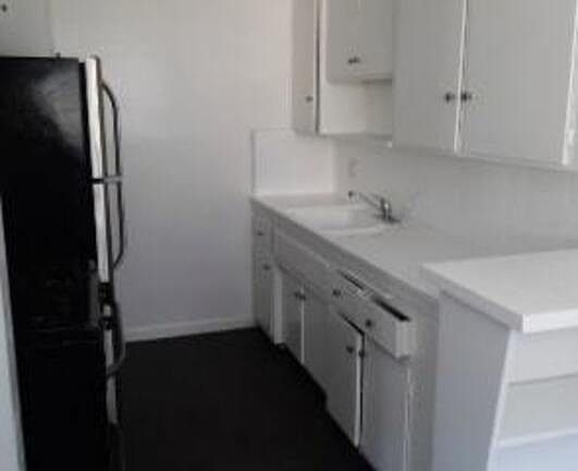 5th image of 5627 Lexington Ave #3A