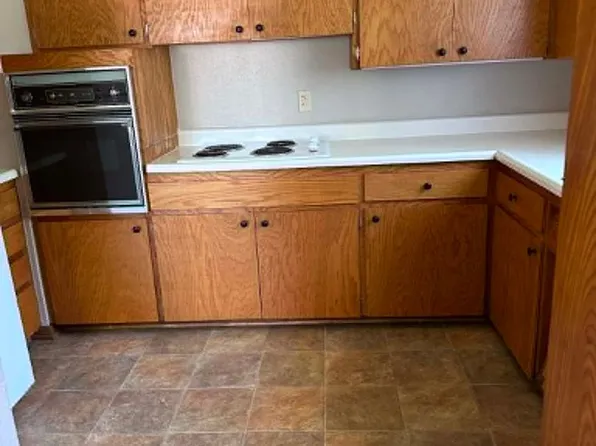 Melick Wisconsin, 1205-1207 Wisconsin St, Waterloo, IA 50702