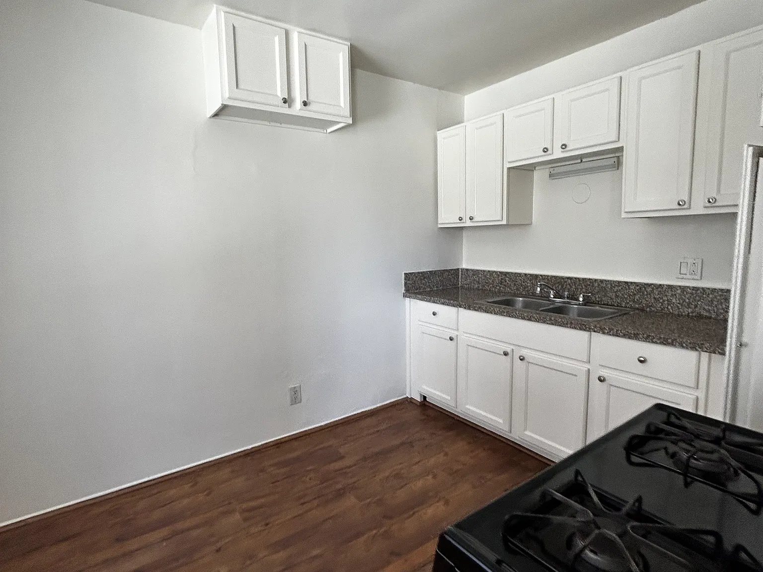 2 bed, 700 sqft, $2,058 — Photo 3