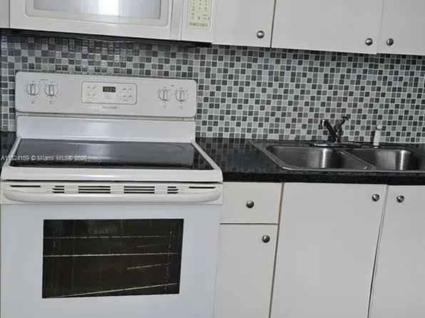 3660 NE 166th St APT 503, North Miami Beach, FL 33160