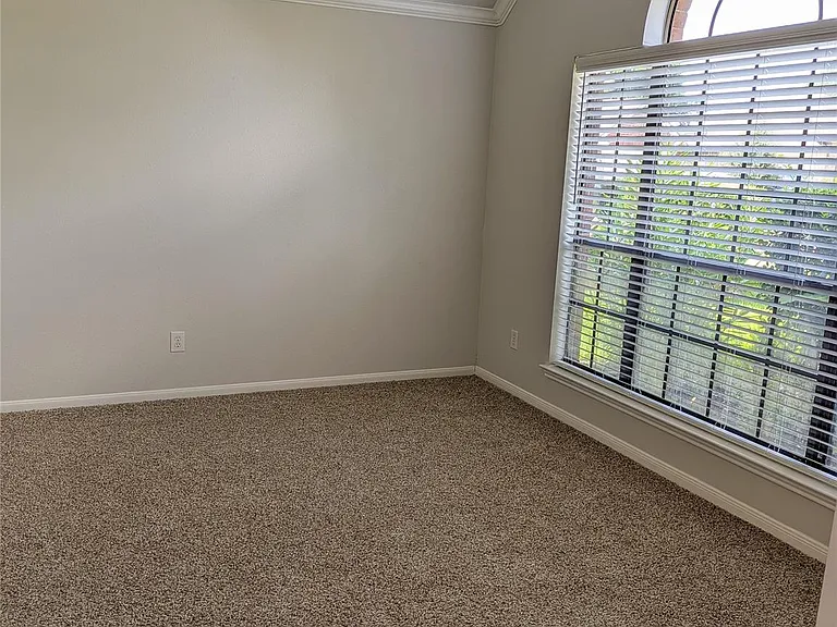 17111 Driver Ct — Photo 2