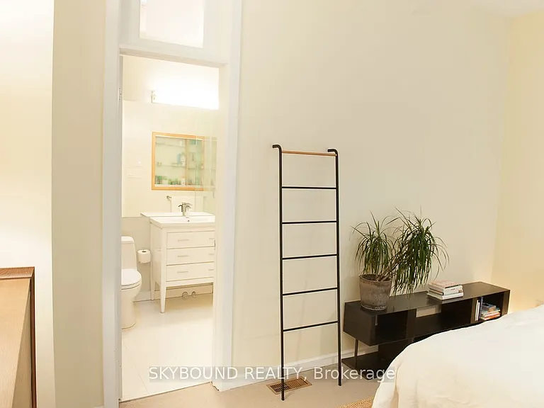 110 Hepbourne St #206 — Photo 15