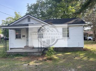 404 E Elizabeth St, Selma, NC 27576