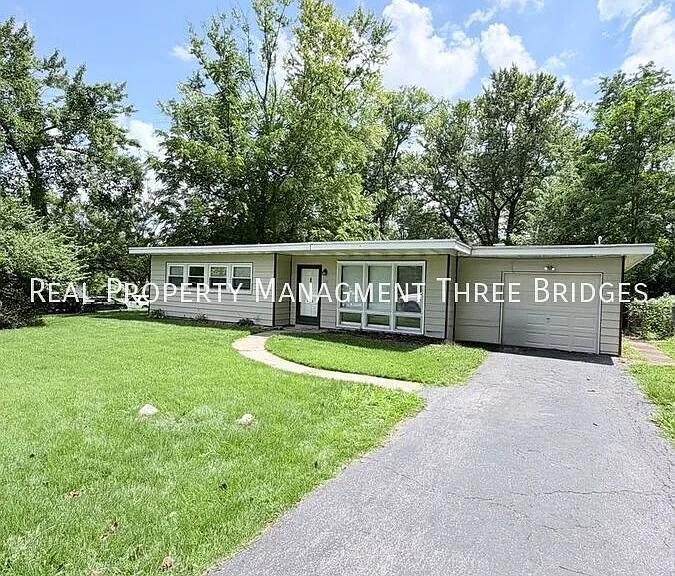 28 Redwood Dr — Photo 1