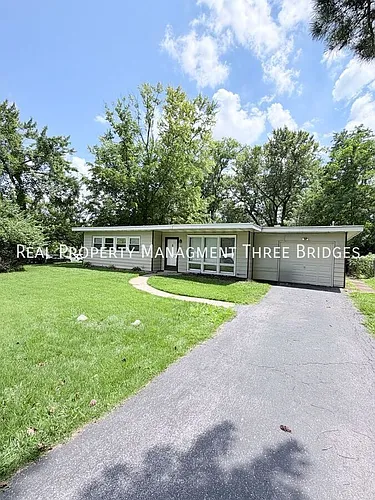 28 Redwood Dr Photo 1