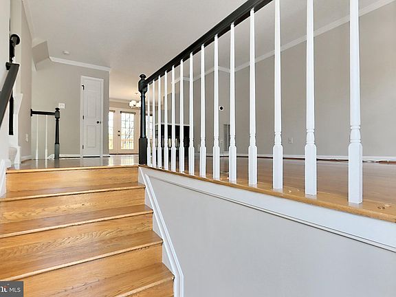 4th image of 1299 Quaker Hill Dr #A