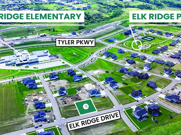 4511 Elk Ridge Dr, Bismarck, ND 58503