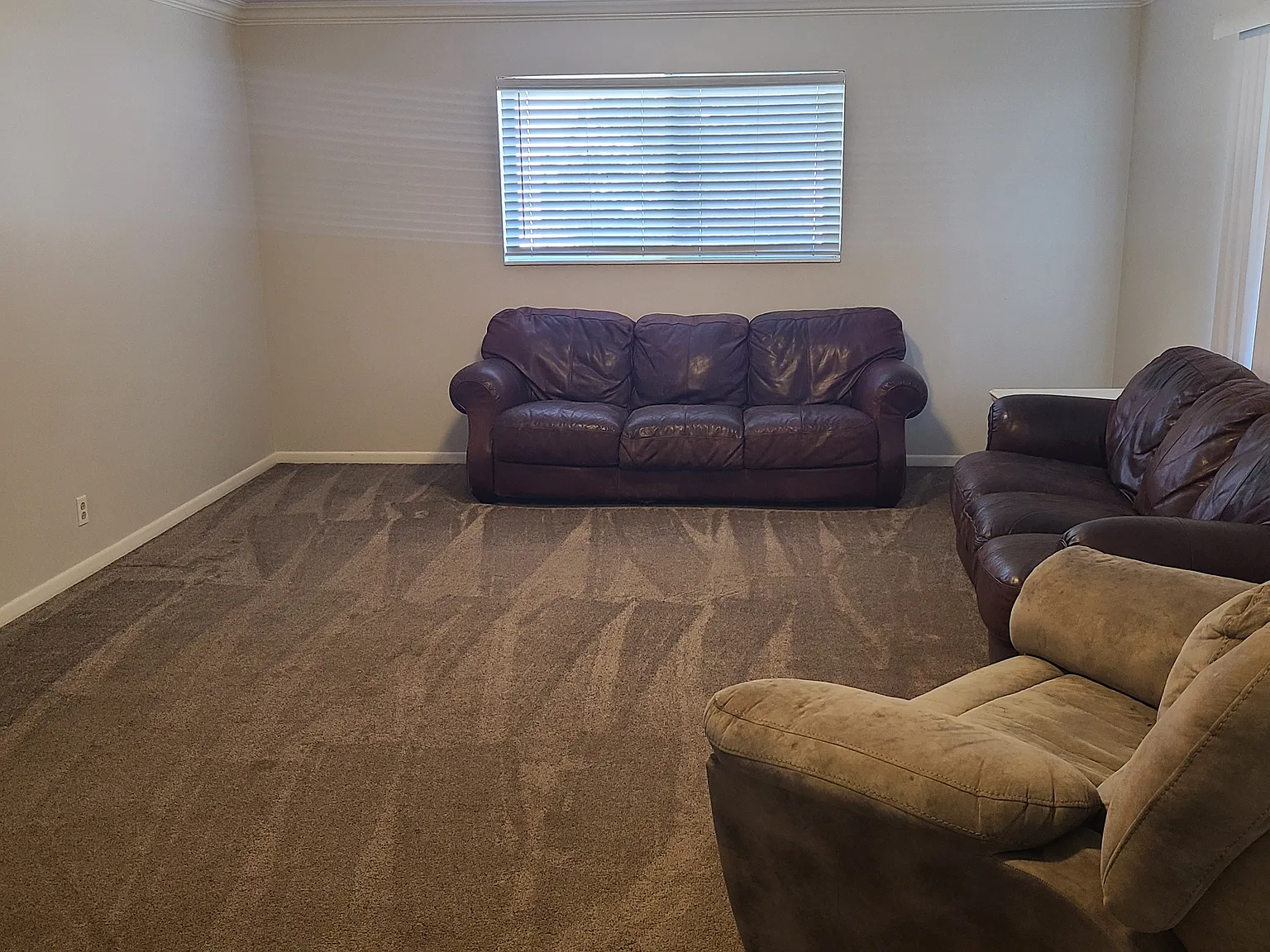6 bed, 4676 sqft, $3,100 — Photo 4