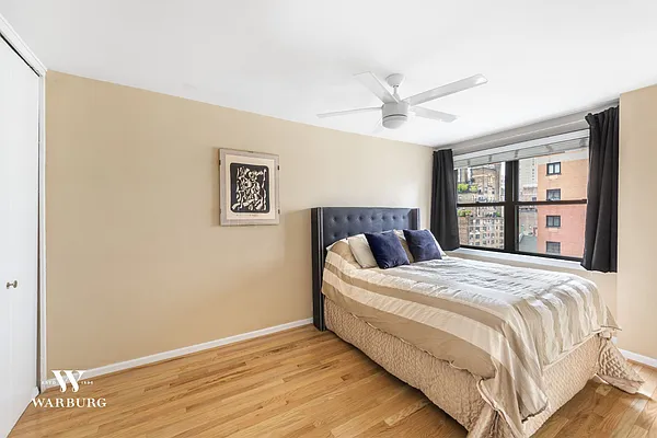 Sold by Warburg | media 4