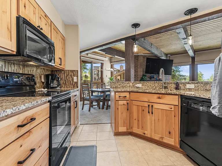 2700 Village Dr #F-101 — Photo 34