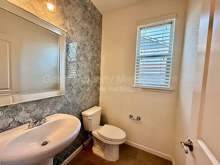 12292 Jasper St — Photo 8