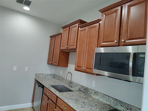 4th image of 1806 Thetford Cir #B
