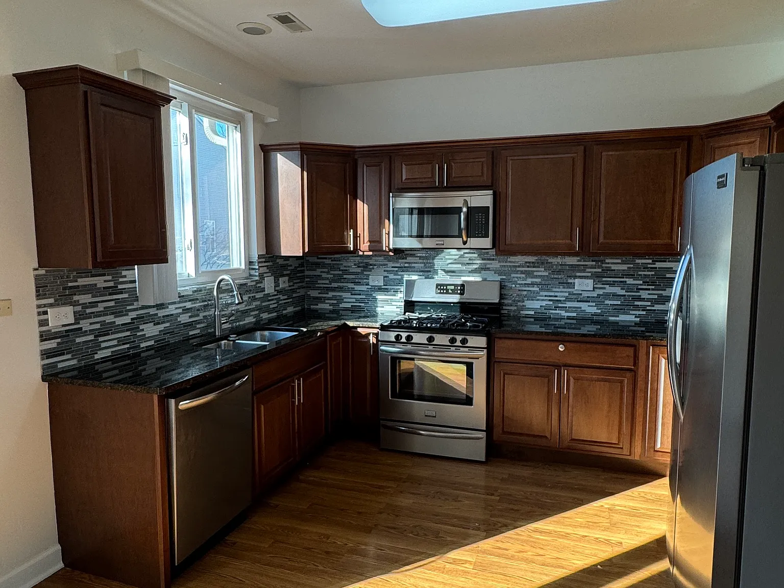 757 Cherry Creek Dr — Photo 2