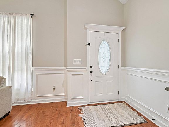 4th image of 616 Maple Ln