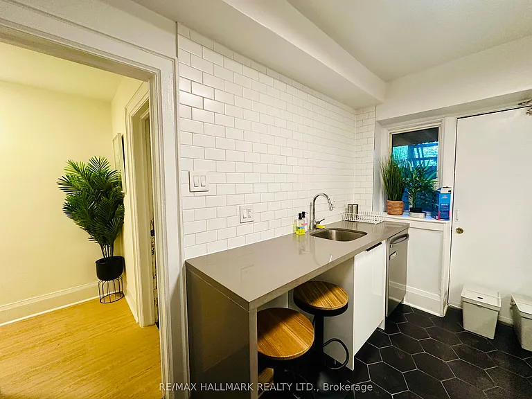 597 Saint Clair Ave W #8 — Photo 14