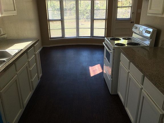 kitchen/breakfast area