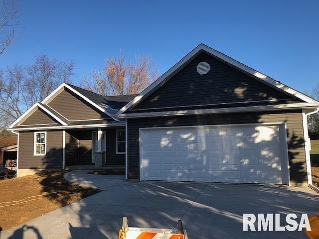 2nd image of 2029 W Blackberry Ln