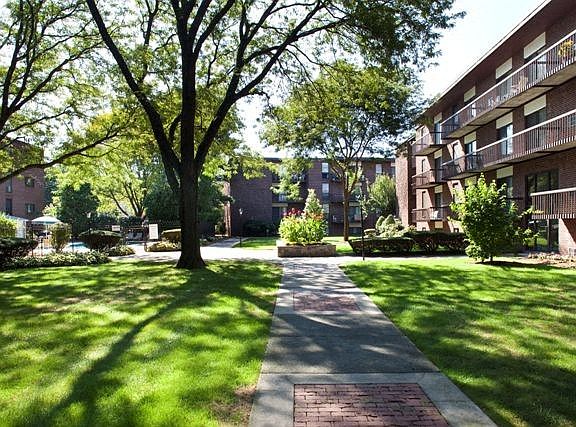 Courtyard at Quincy Commons