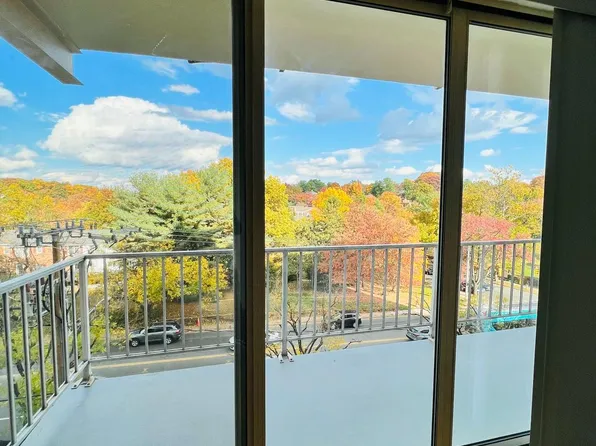 4520 King St APT 407, Alexandria, VA 22302