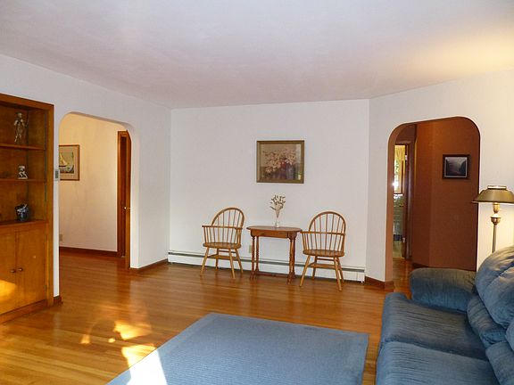 5th image of 24 Norwood St
