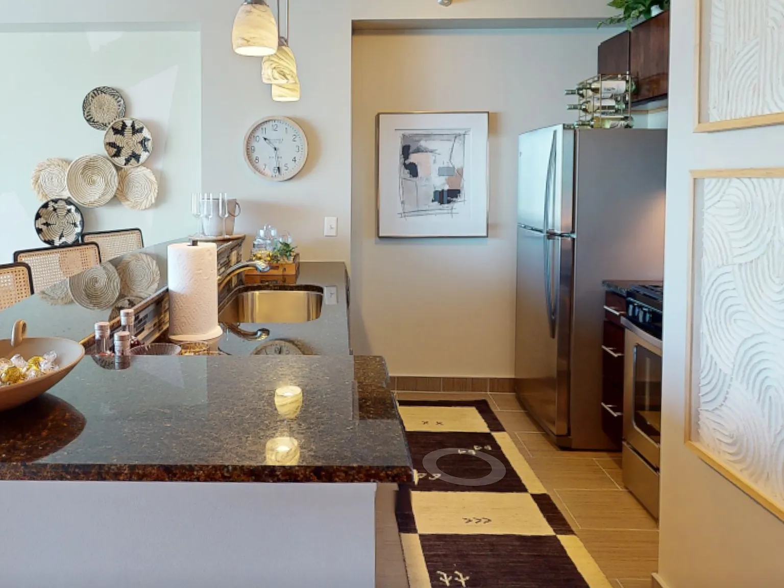 1 bed, 785 sqft, $2,940 — Photo 3