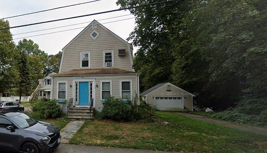 1st image of 61 Monroe St