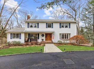 20 Round Hill Rd, Kinnelon, NJ 07405