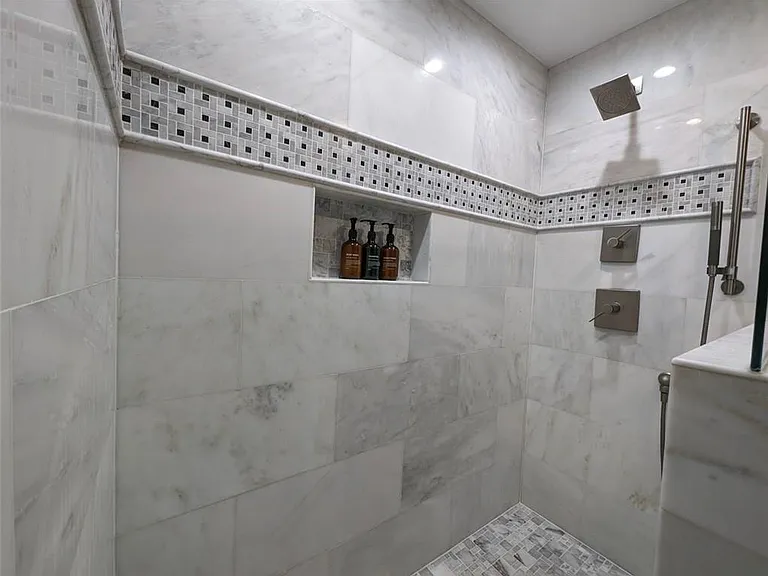 1303 Colony Dr — Photo 14
