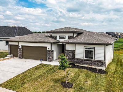 1617 Grayhawk Dr, Basehor, KS, 66007