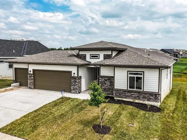 1617 Grayhawk Dr, Basehor, KS 66007